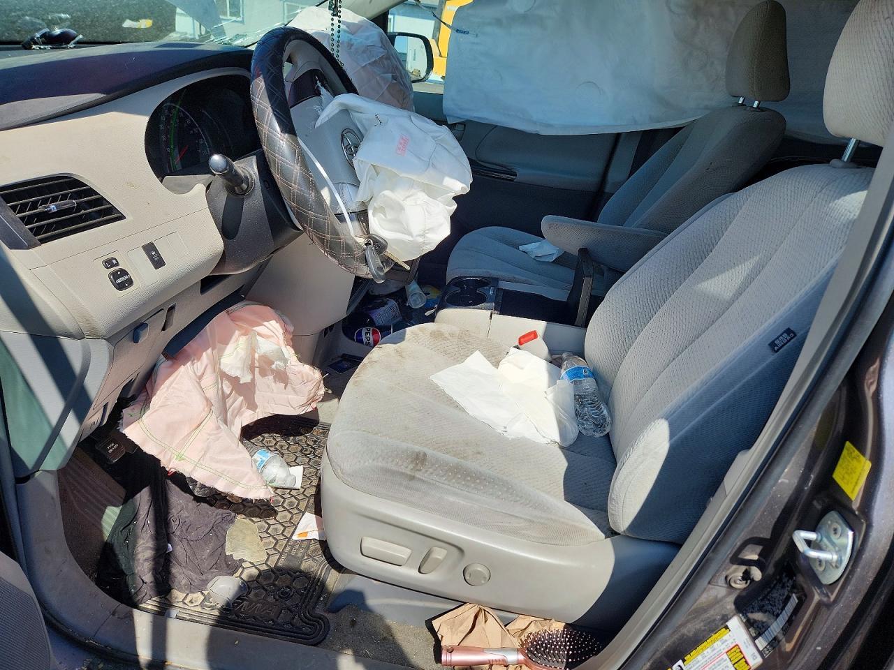 2011 Toyota Sienna Le - Фото 7