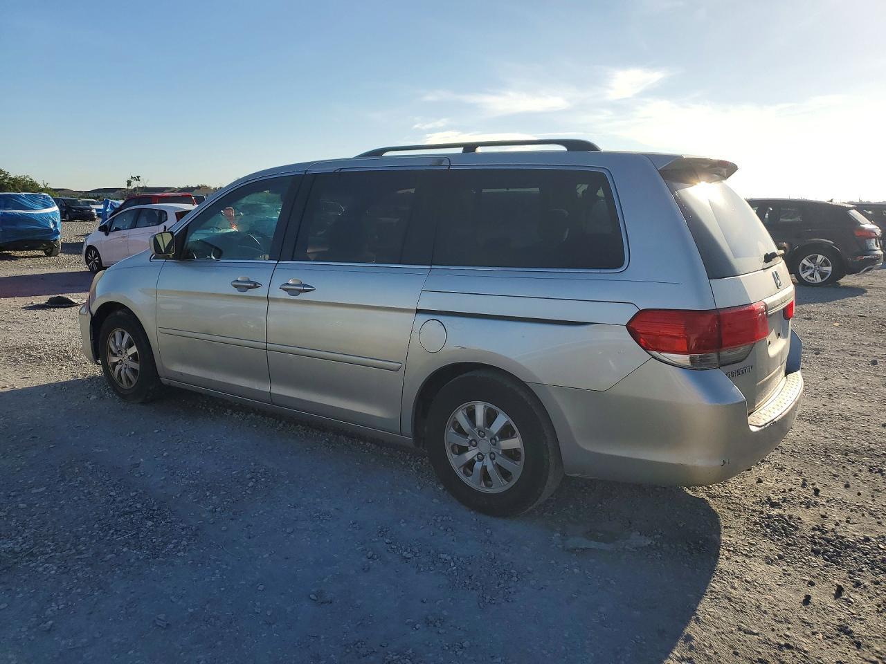 2008 Honda Odyssey Ex - Image 2