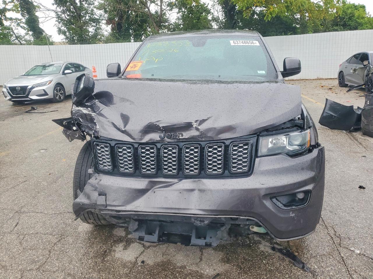 2019 Jeep Grand Cherokee Laredo - Image 5