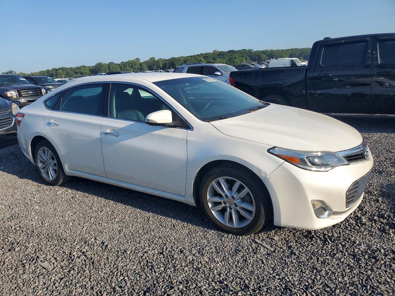 2015 Toyota Avalon Xle - Image 4