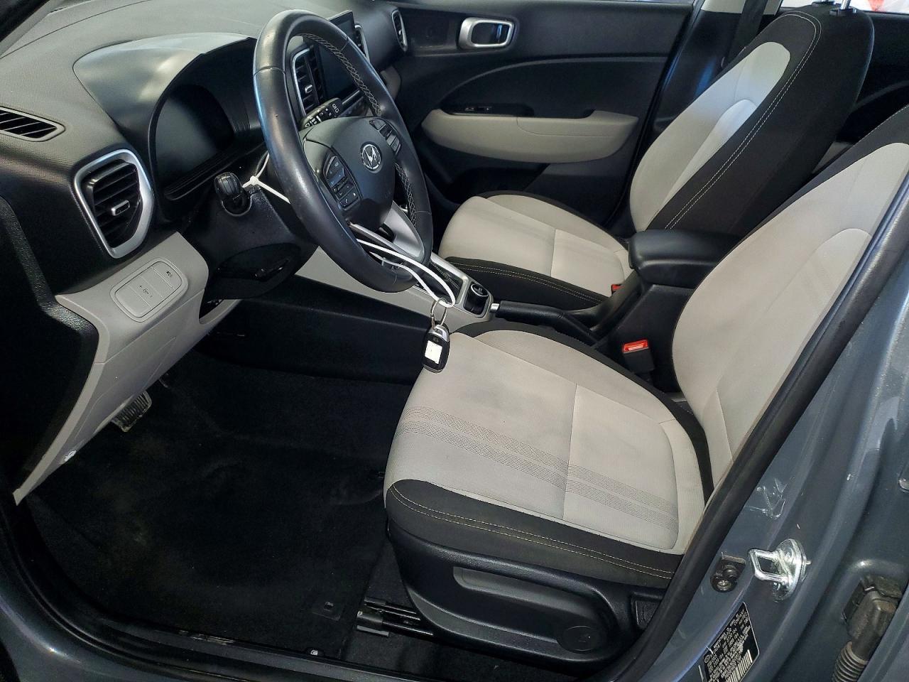 2025 Hyundai Venue Sel - Image 7