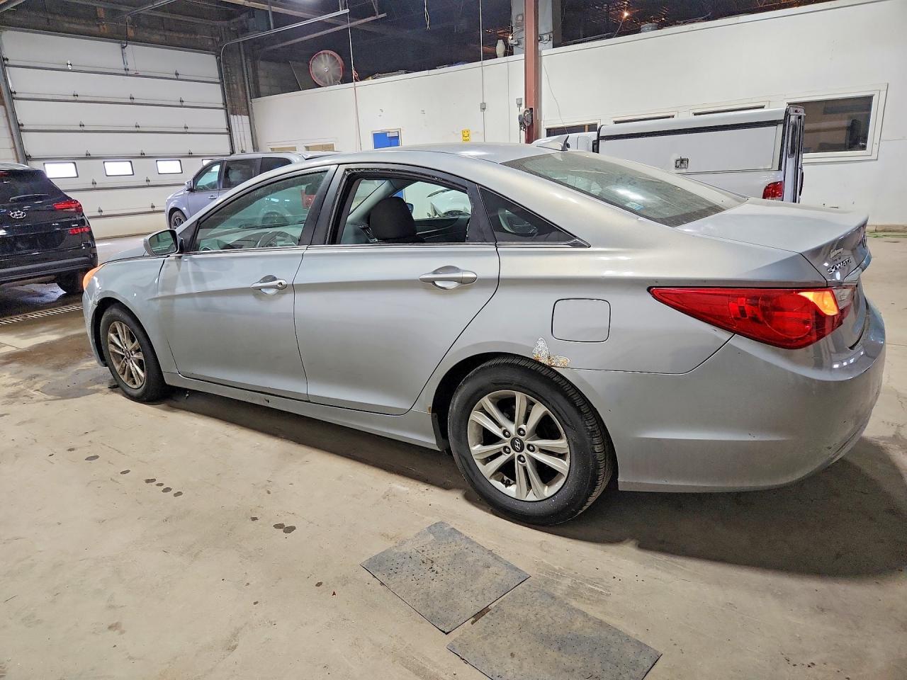 2011 Hyundai Sonata Gls - Image 2