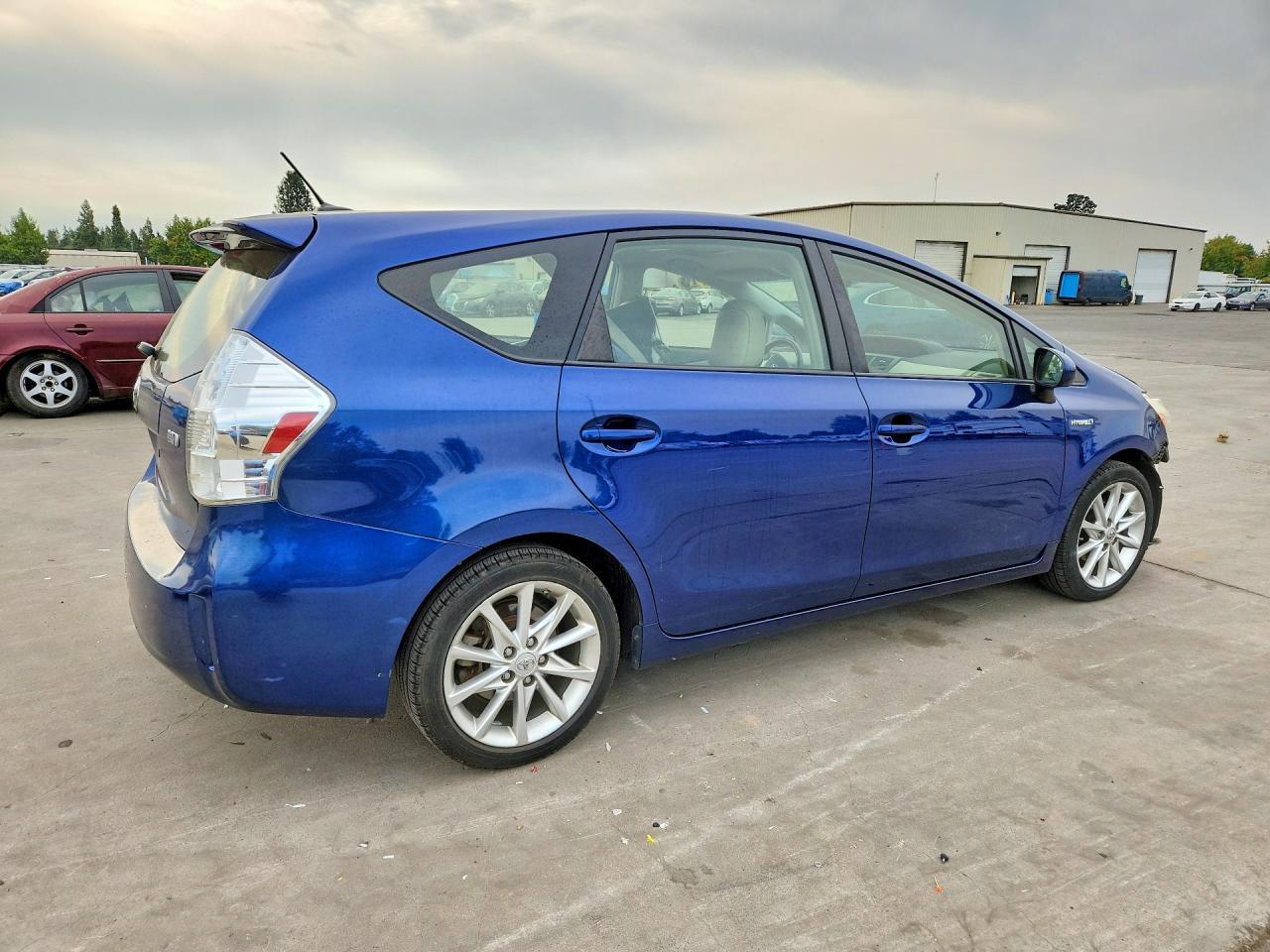 2014 Toyota Prius V Five - Фото 3