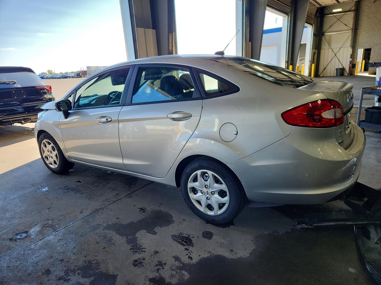 2013 Ford Fiesta Se - Image 2