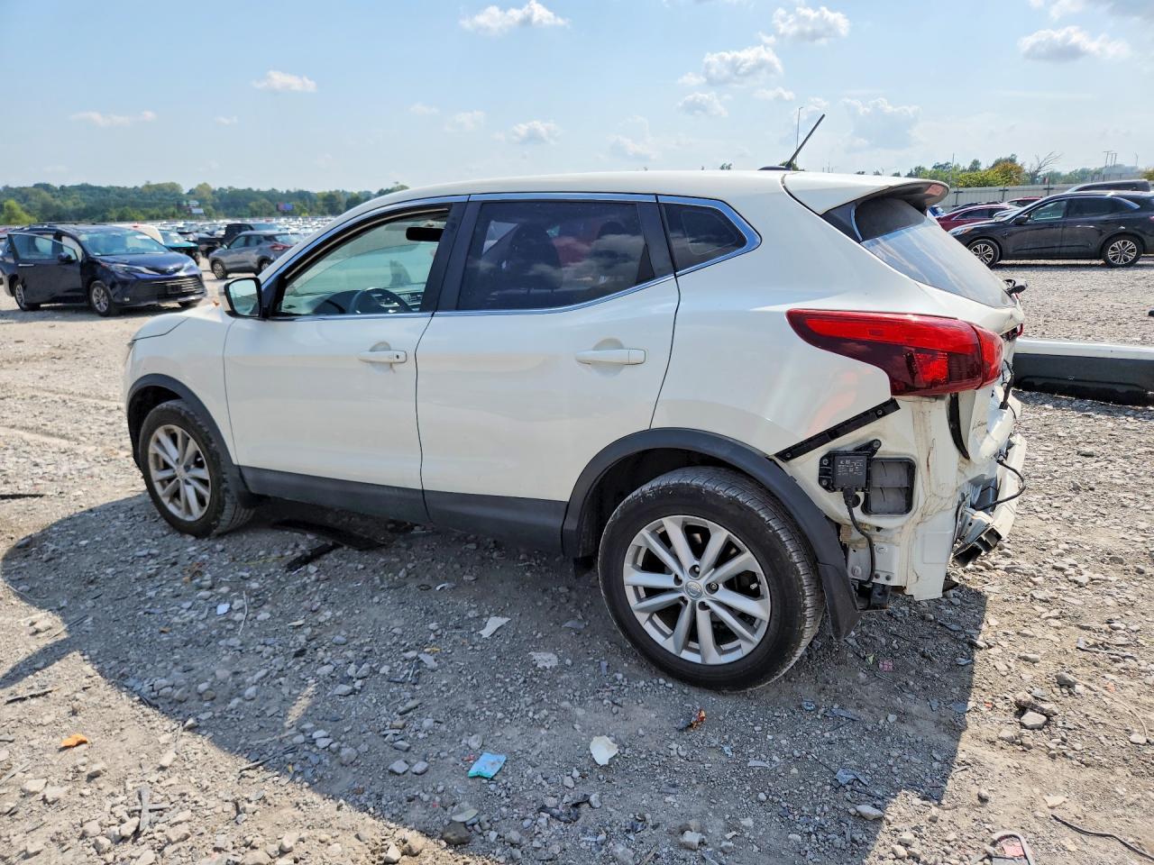 2018 Nissan Rogue Sport S - Image 2