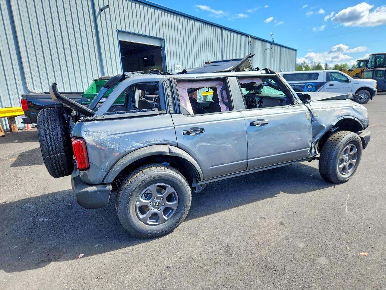 2026 Ford Bronco Big Bend - Image 3