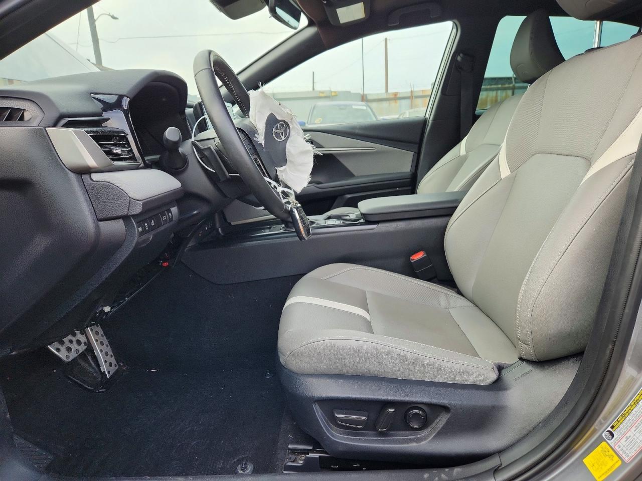 2025 Toyota Camry Se - Image 7