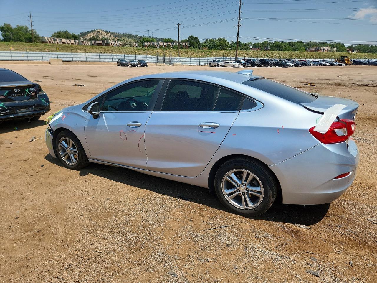 2017 Chevrolet Cruze Lt - Image 2