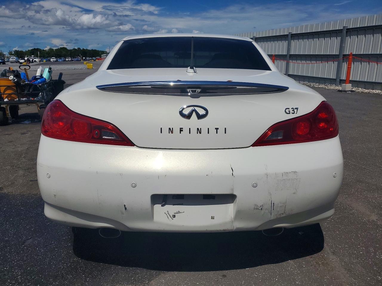 2012 Infiniti G37 Convertible Base - Image 6