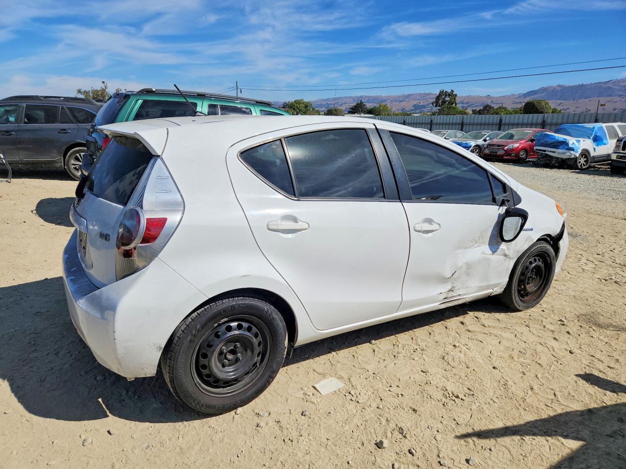 2014 Toyota Prius C One - Фото 3