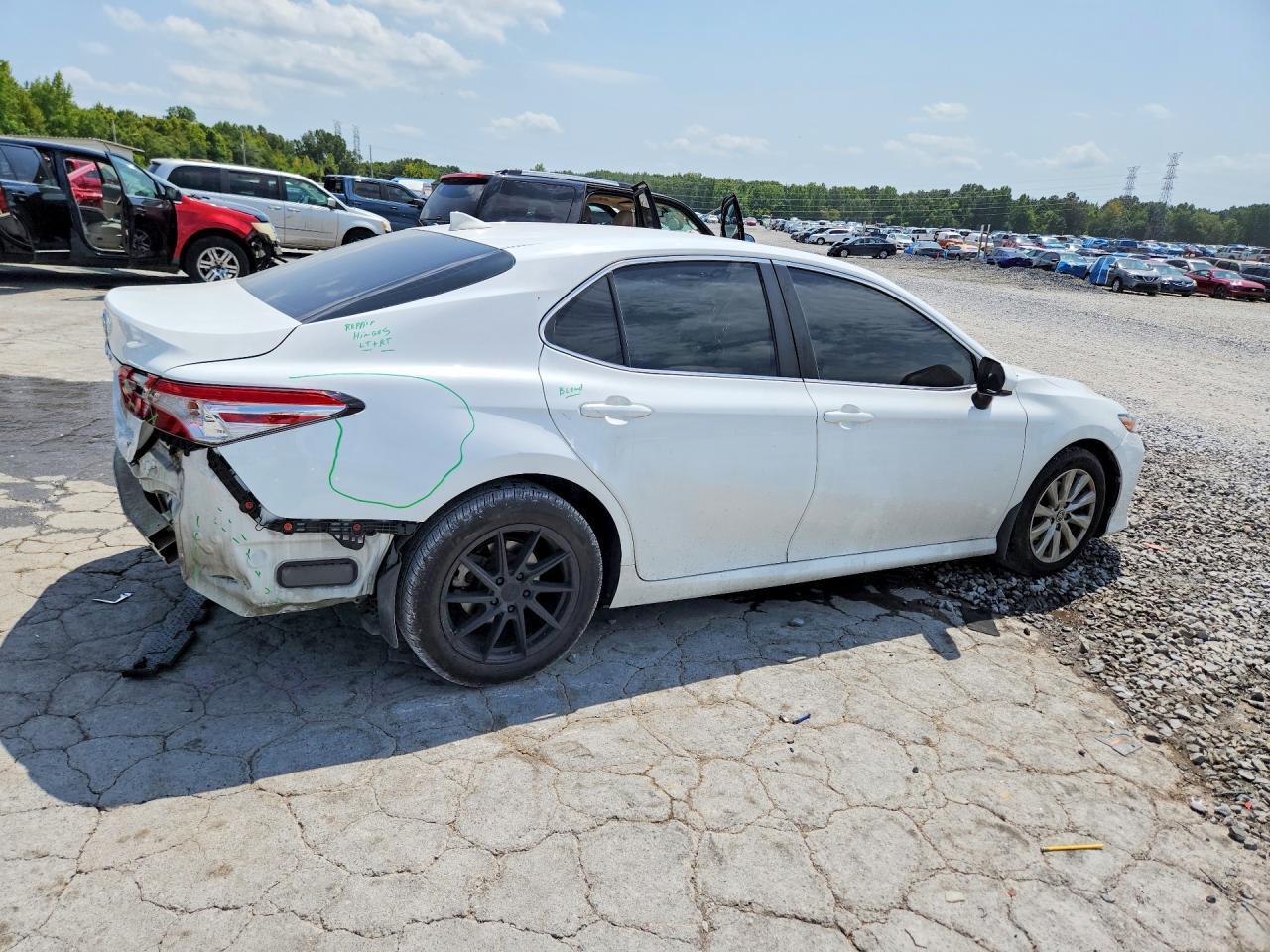 2020 Toyota Camry - Фото 3