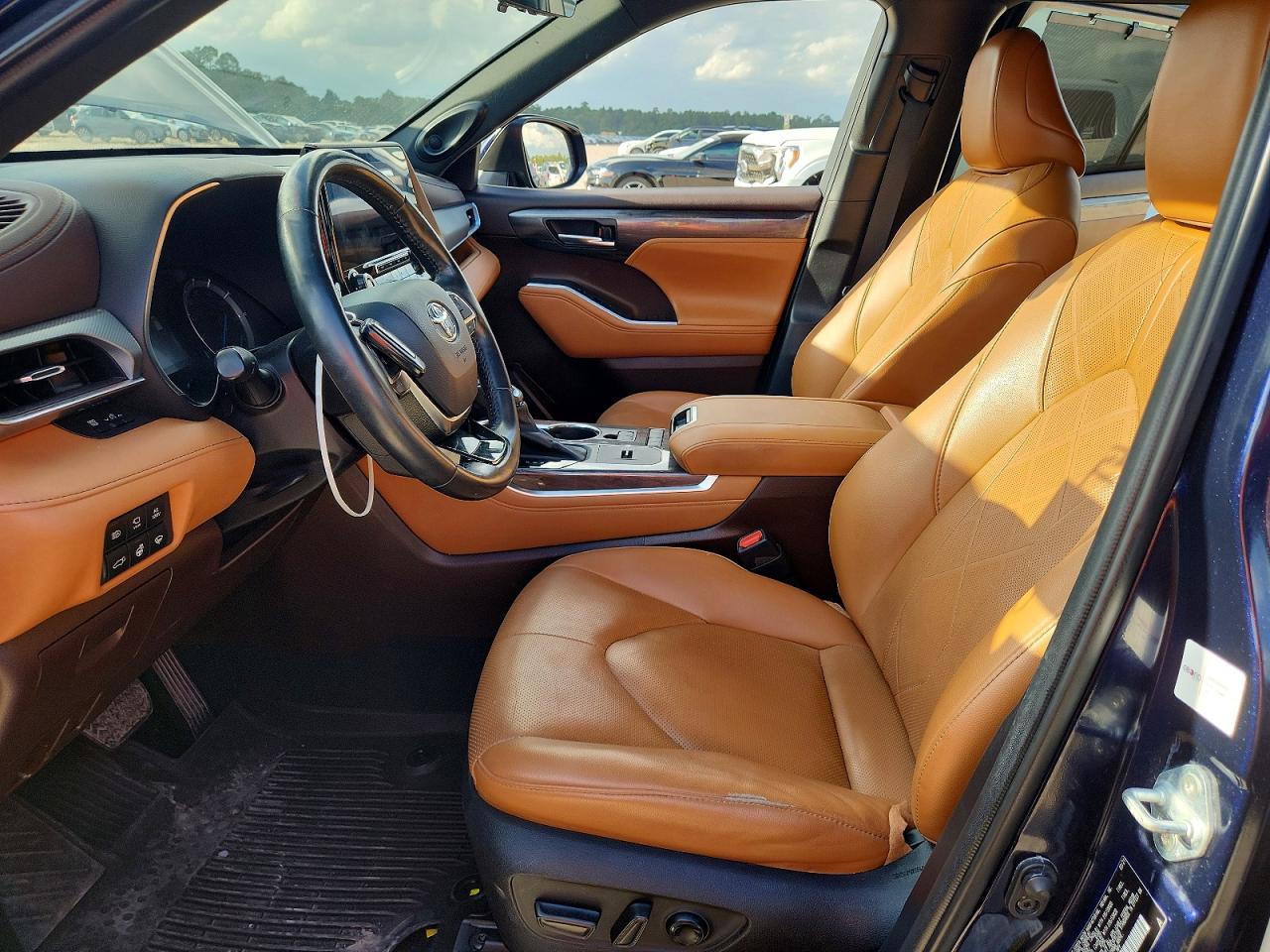 2021 Toyota Highlander Hybrid Platinum - Image 7
