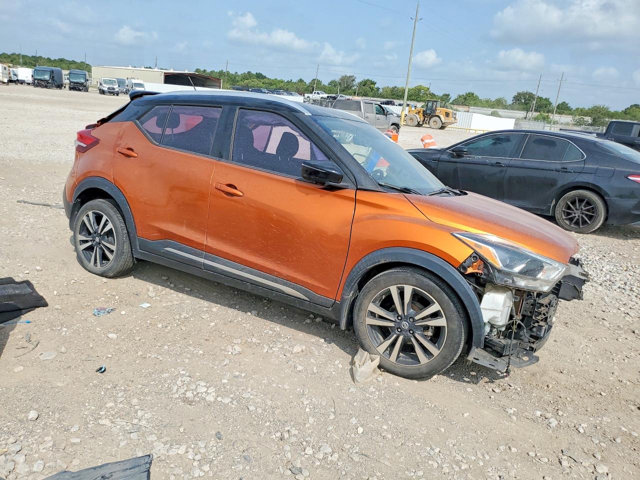 2019 Nissan Kicks Sr - Image 4