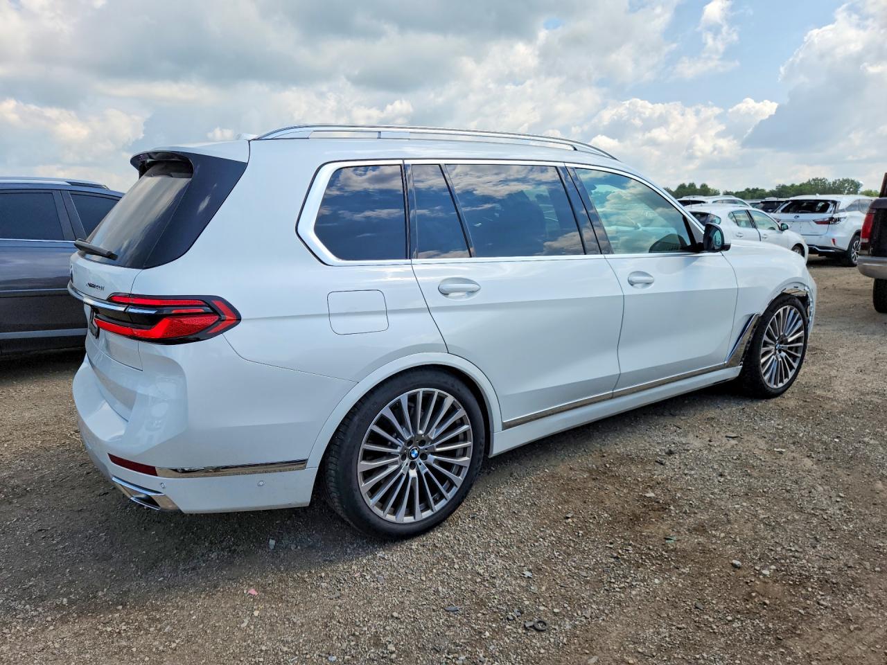 2023 BMW X7 xDrive40I - Фото 3