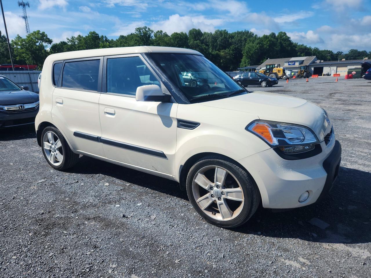 2010 Kia Soul + - Image 4