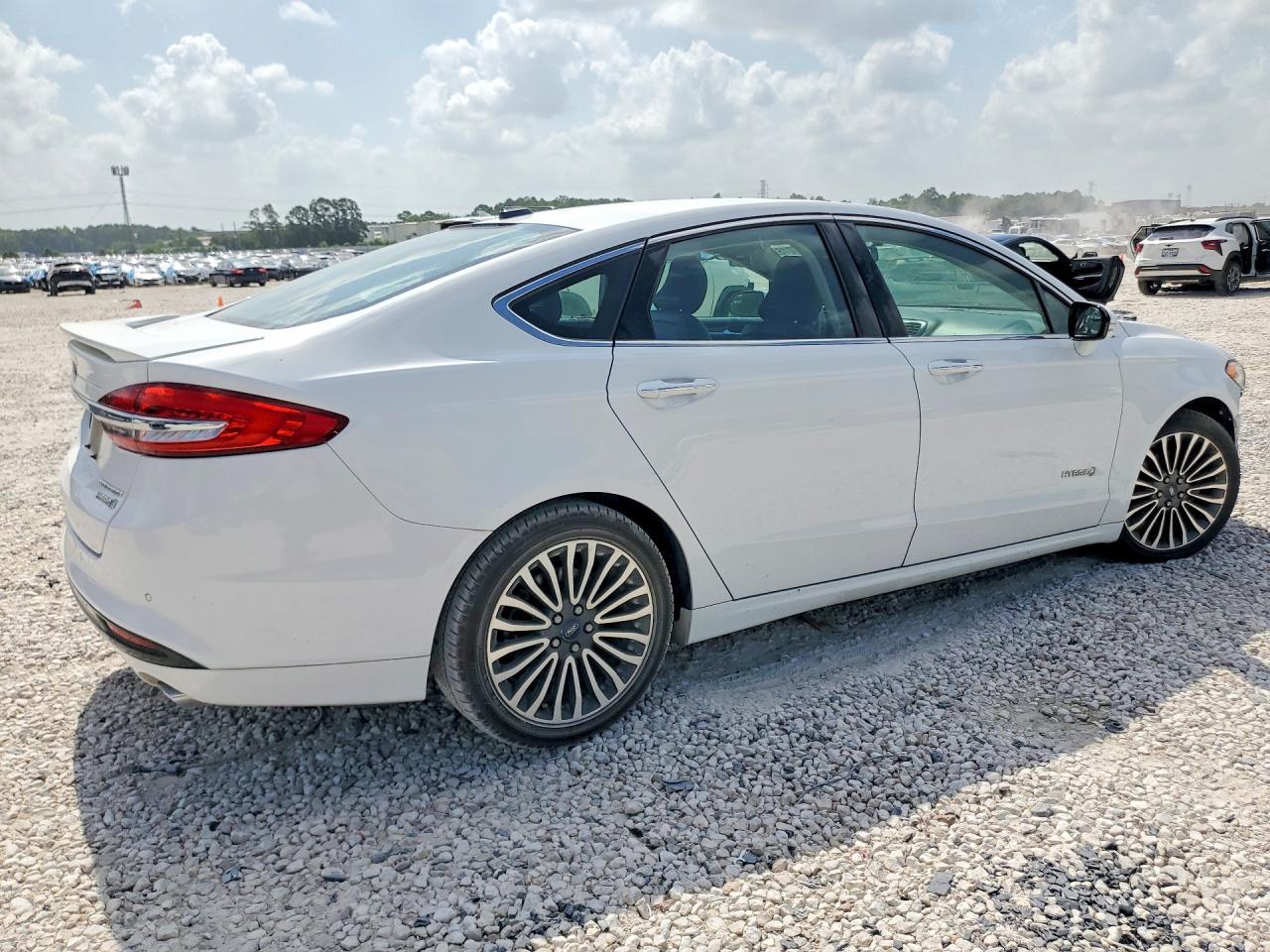 2017 Ford Fusion Titanium Hev - Фото 3