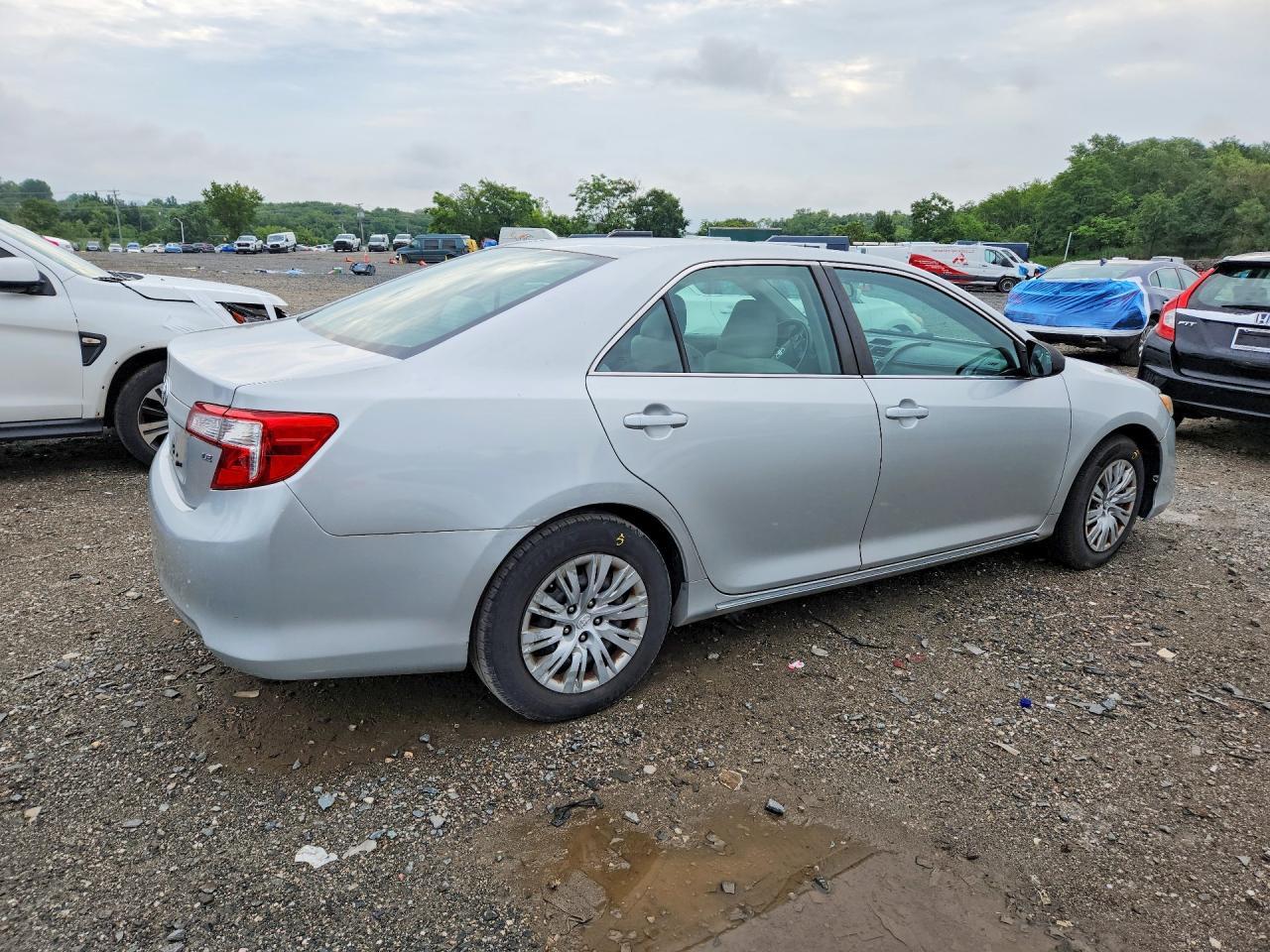 2012 Toyota Camry Le - Фото 3