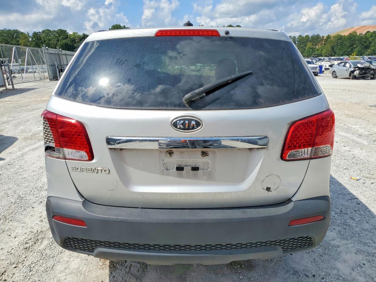 2012 Kia Sorento Lx - Image 6