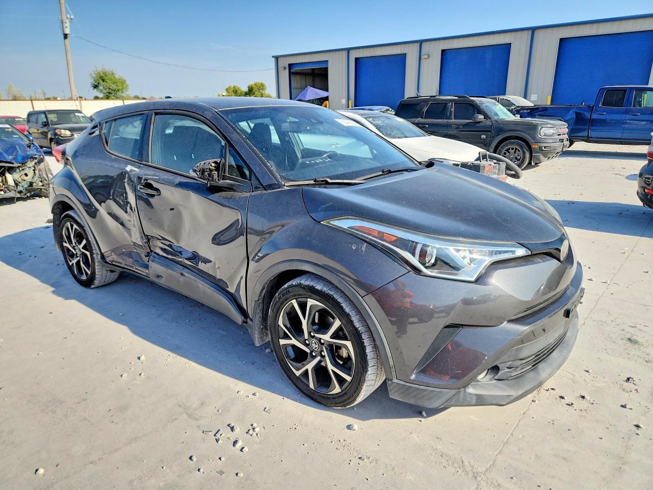 2018 Toyota C-Hr Xle Premium - Image 4