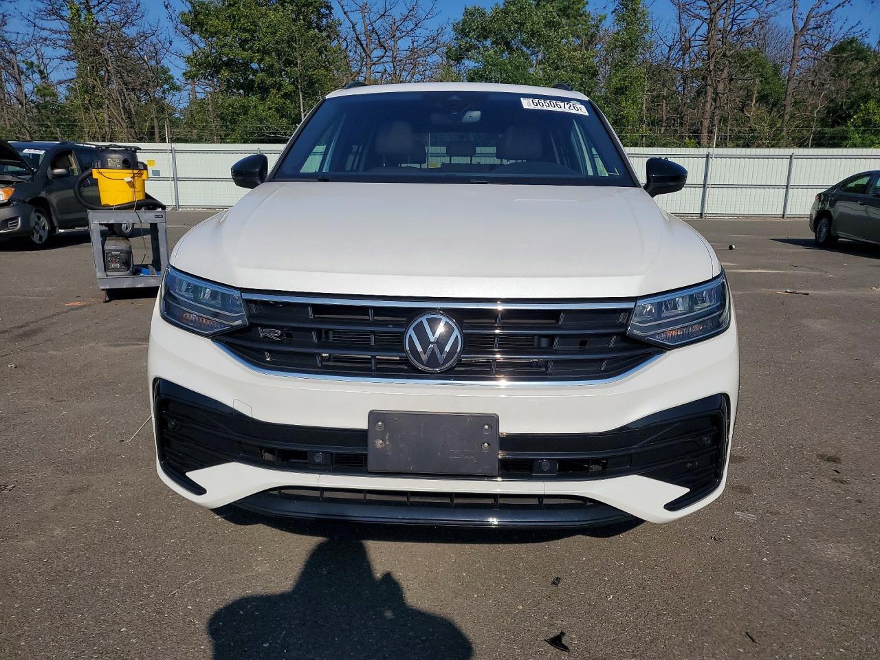 2024 Volkswagen Tiguan Se R-Line Black - Image 5