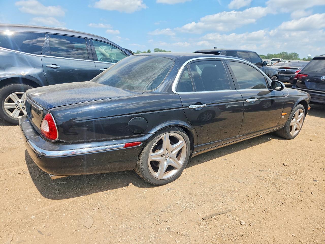 2007 Jaguar Xj8 - Image 3