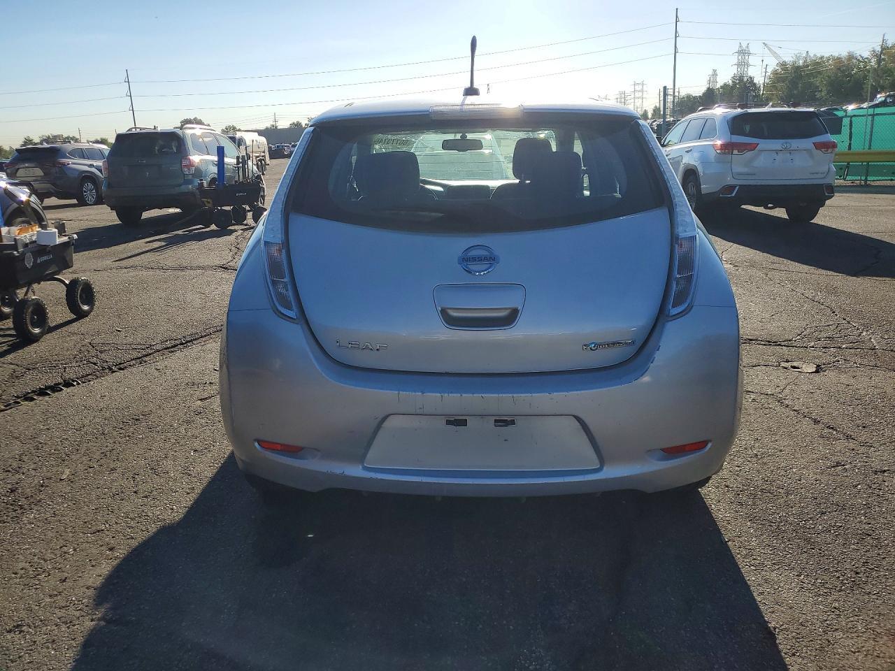 2013 Nissan Leaf S - Фото 6