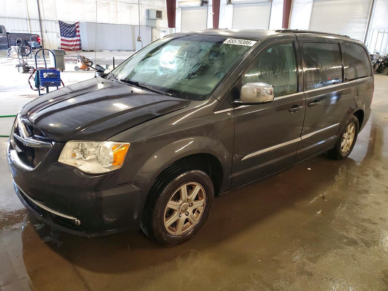 2012 Chrysler Town & Country Touring L
