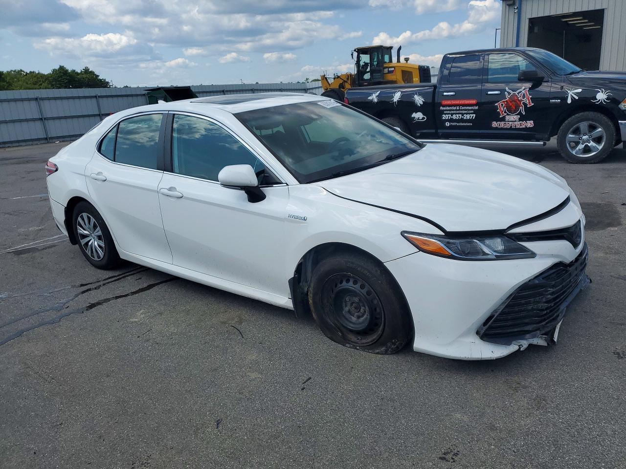 2020 Toyota Camry Le - Фото 4