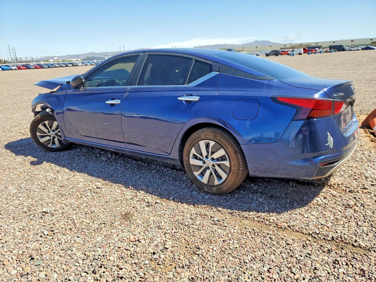 2020 Nissan Altima S - Фото 2