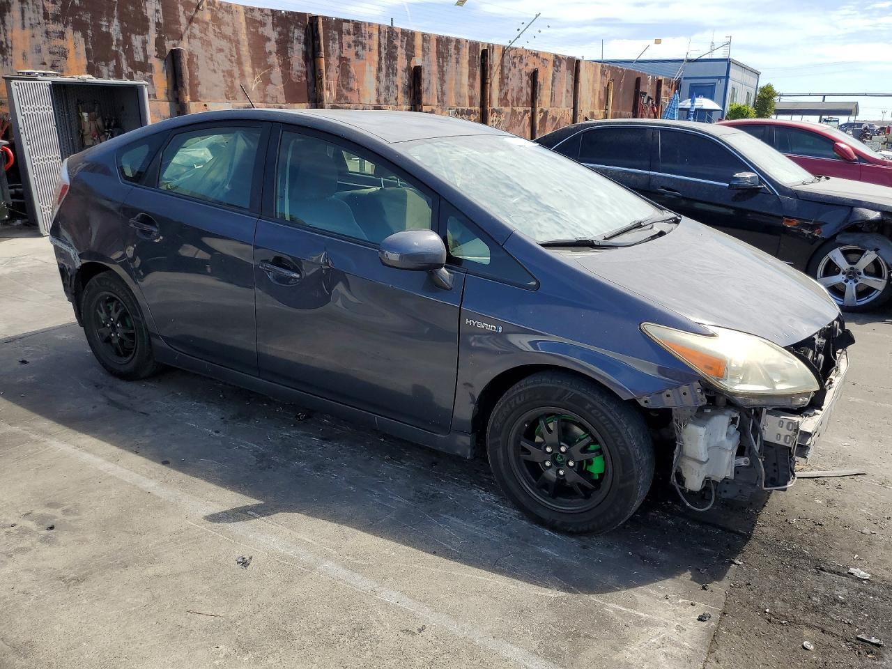 2015 Toyota Prius Two - Фото 4