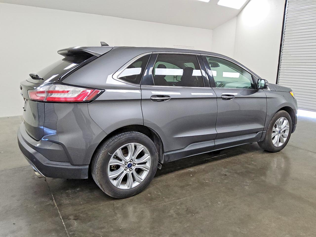 2022 Ford Edge Titanium - Фото 3