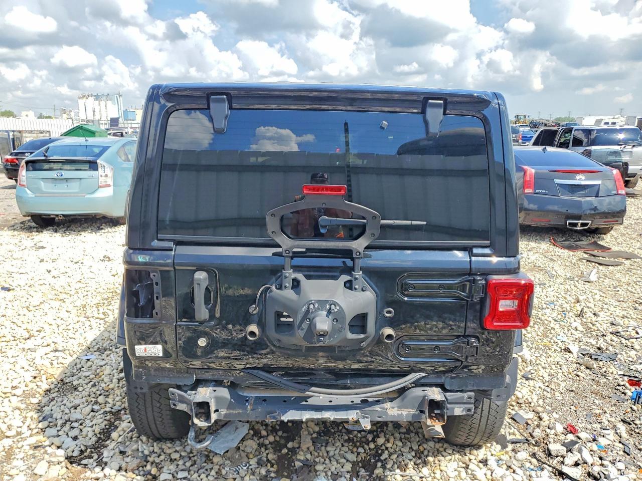 2020 Jeep Wrangler Unlimited Sahara - Image 6