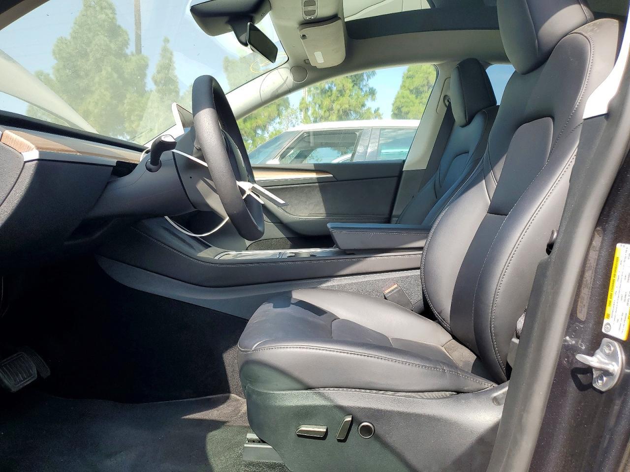 2025 Tesla Model Y - Фото 7