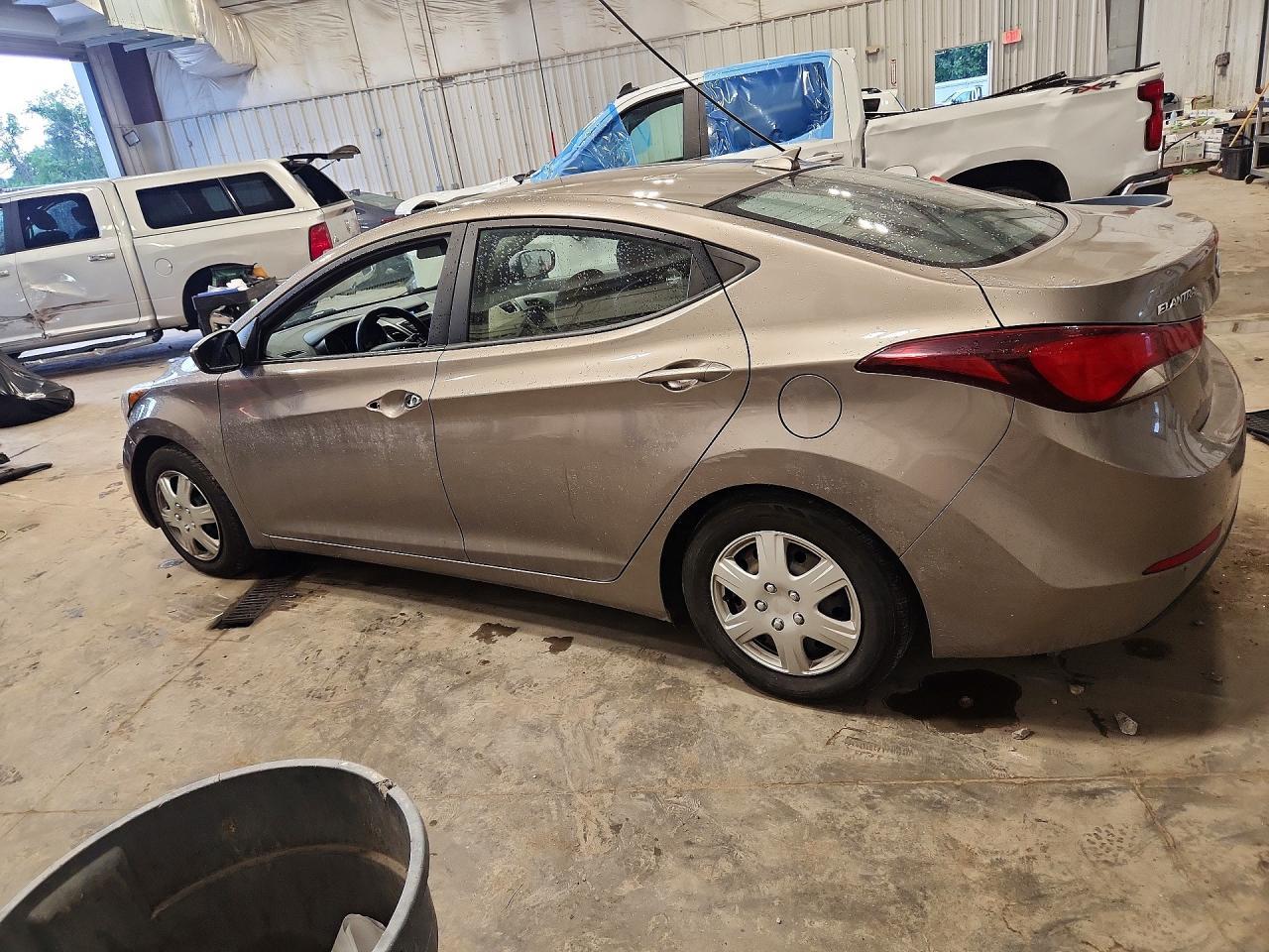 2016 Hyundai Elantra Se - Фото 2