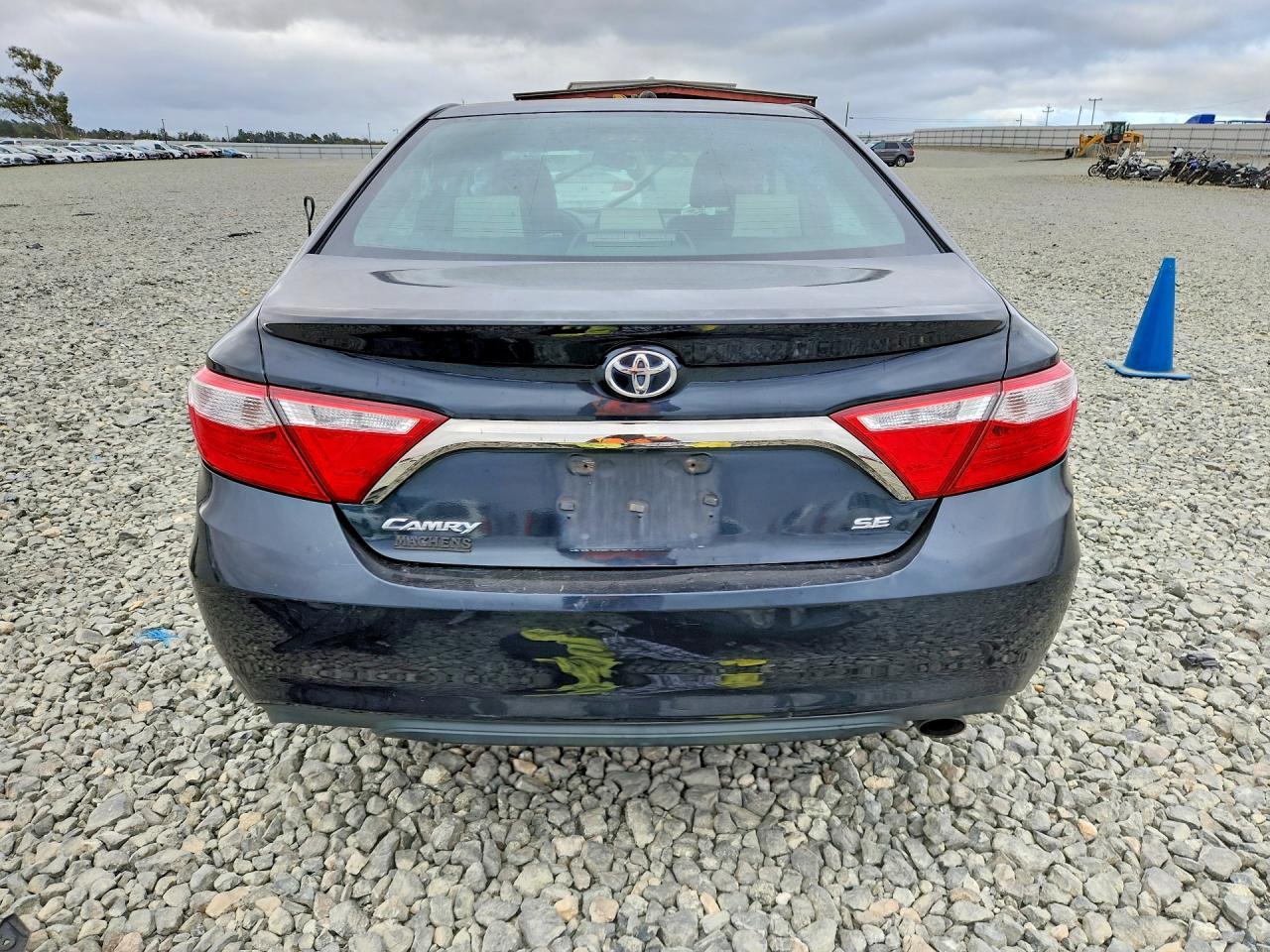 2015 Toyota Camry Se - Image 6