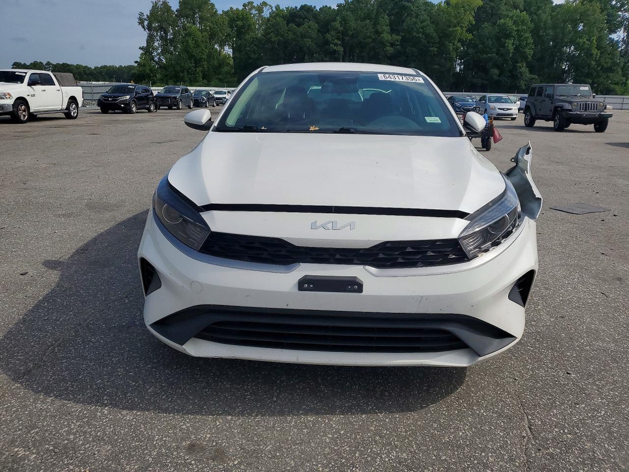 2023 Kia Forte Lxs - Image 5