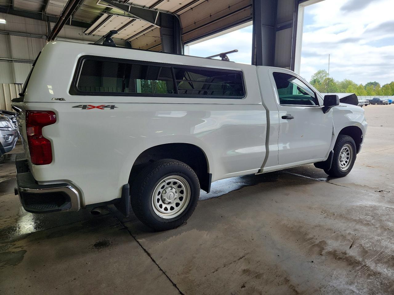 2022 Chevrolet Silverado K1500 - Фото 3