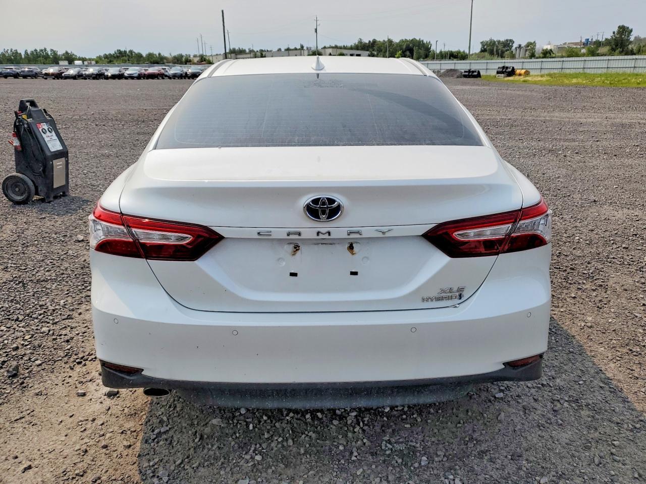 2018 Toyota Camry Hybrid Xle - Image 6