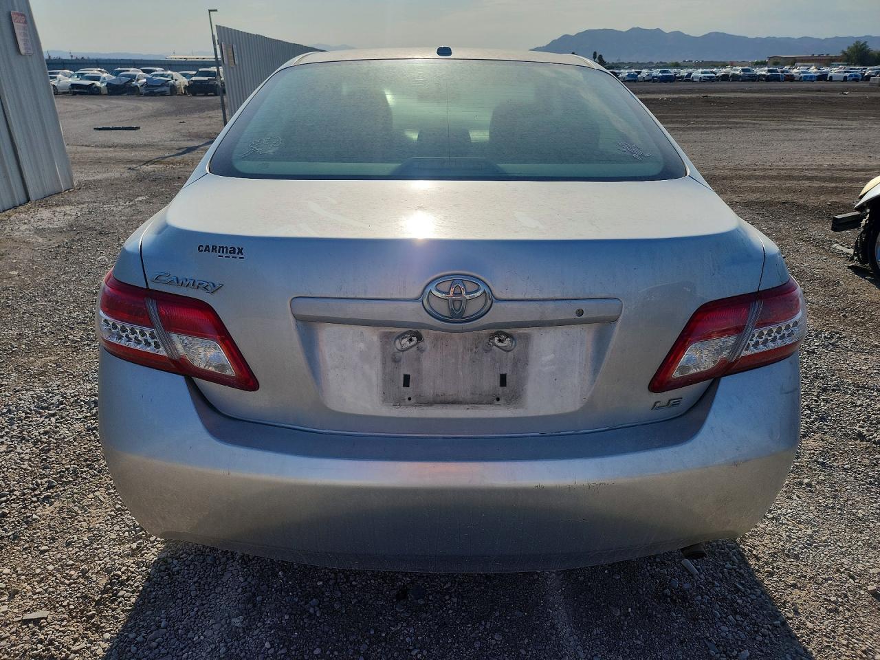 2011 Toyota Camry Le - Фото 6
