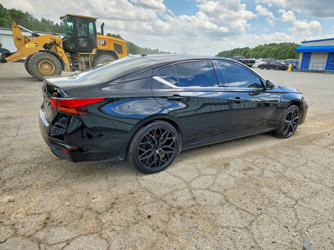 2023 Nissan Altima Sr - Image 3