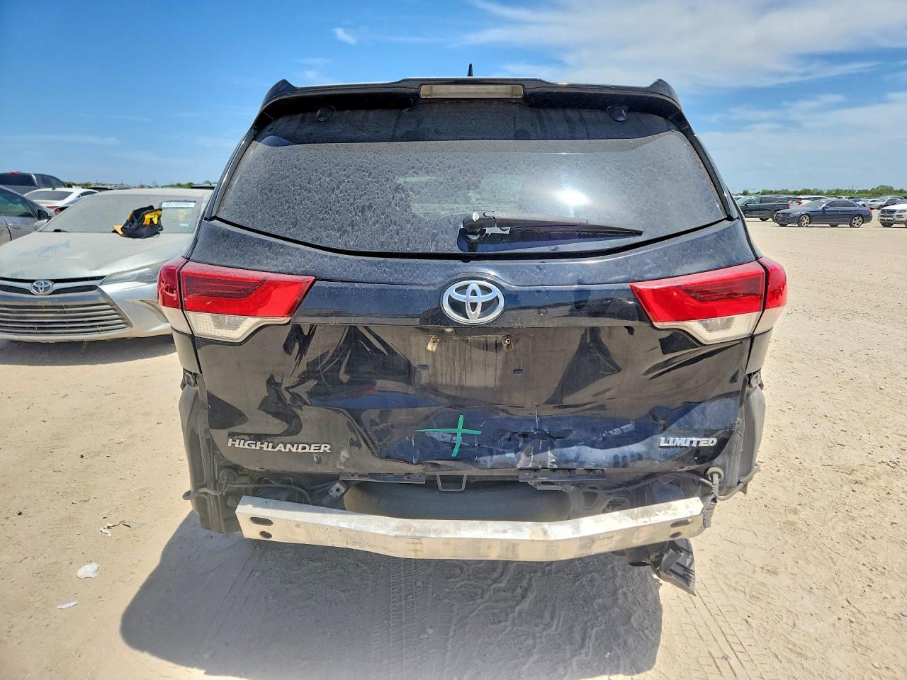 2017 Toyota Highlander Limited Platinum - Image 6