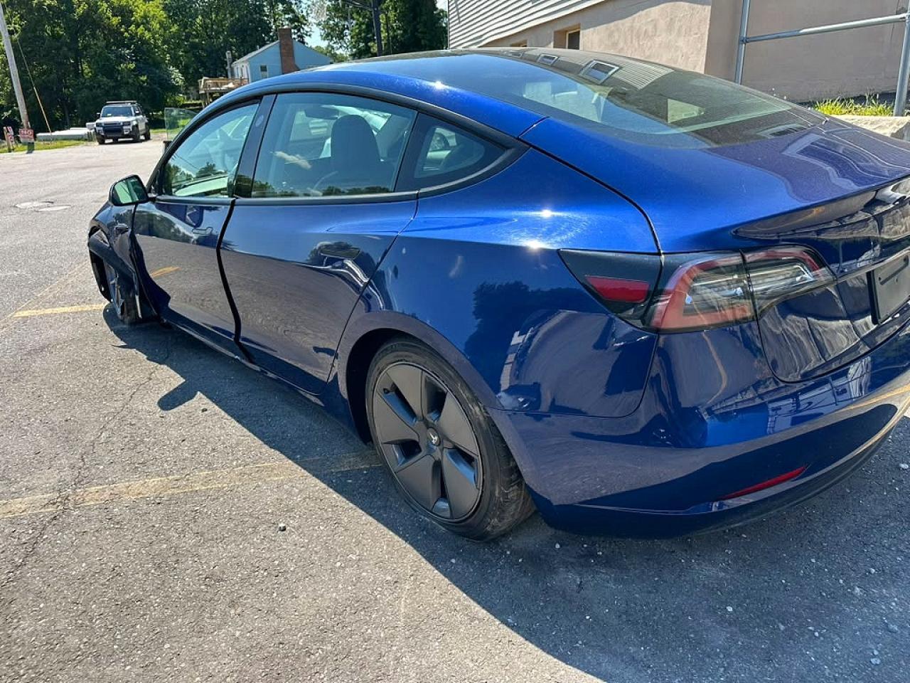 2023 Tesla Model 3 - Фото 2