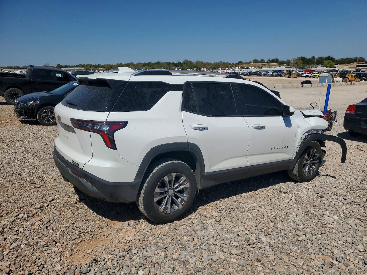 2025 Chevrolet Equinox Lt - Image 3