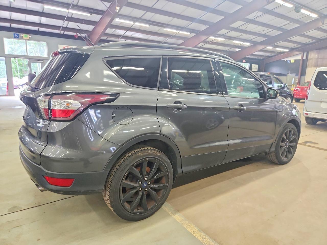 2017 Ford Escape Titanium - Фото 3