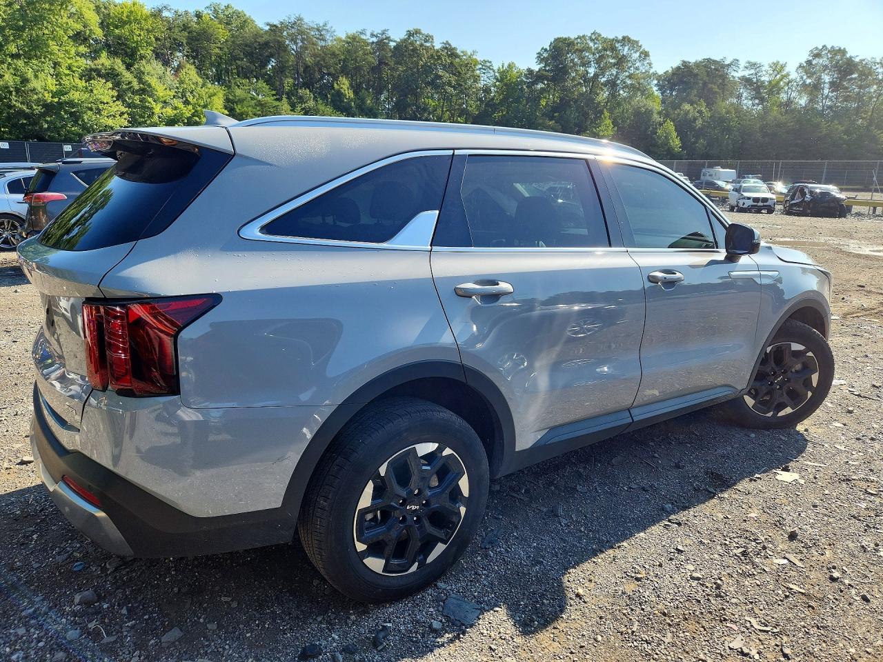 2025 Kia Sorento S - Фото 3