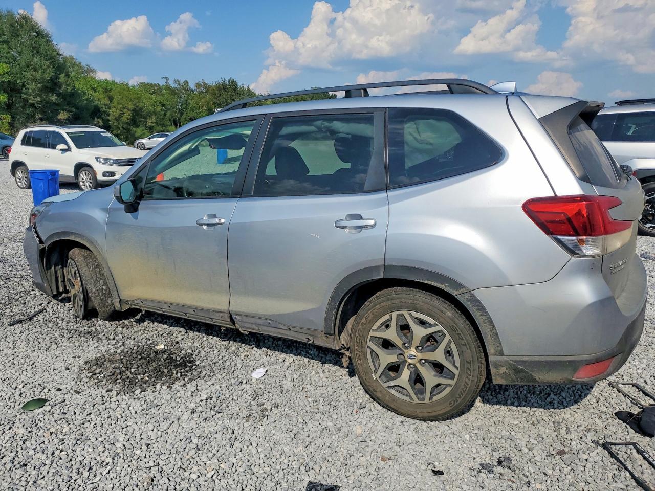2020 Subaru Forester Premium - Image 2