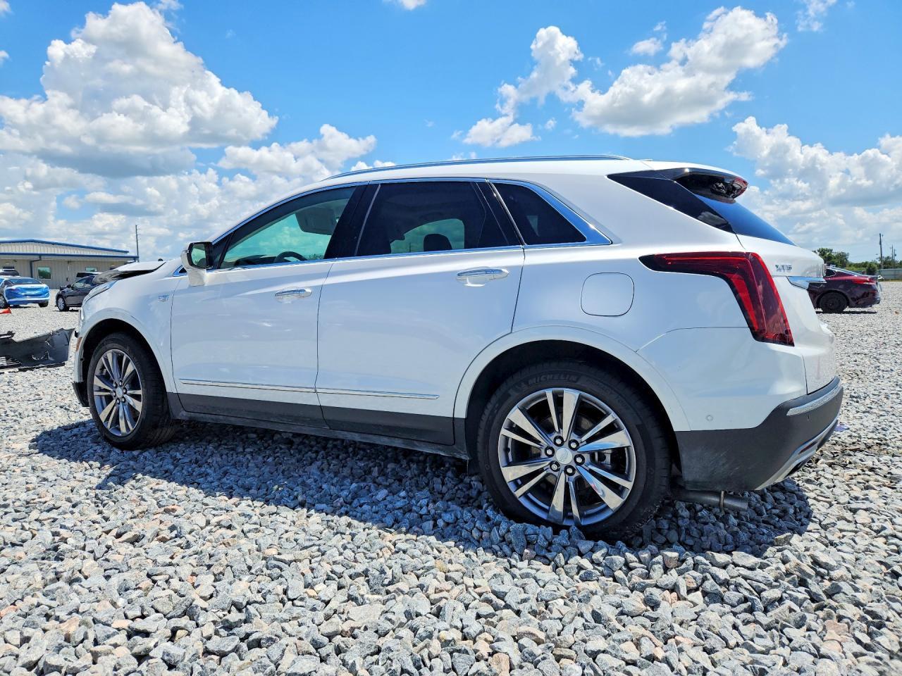 2024 Cadillac Xt5 Premium Luxury - Image 2