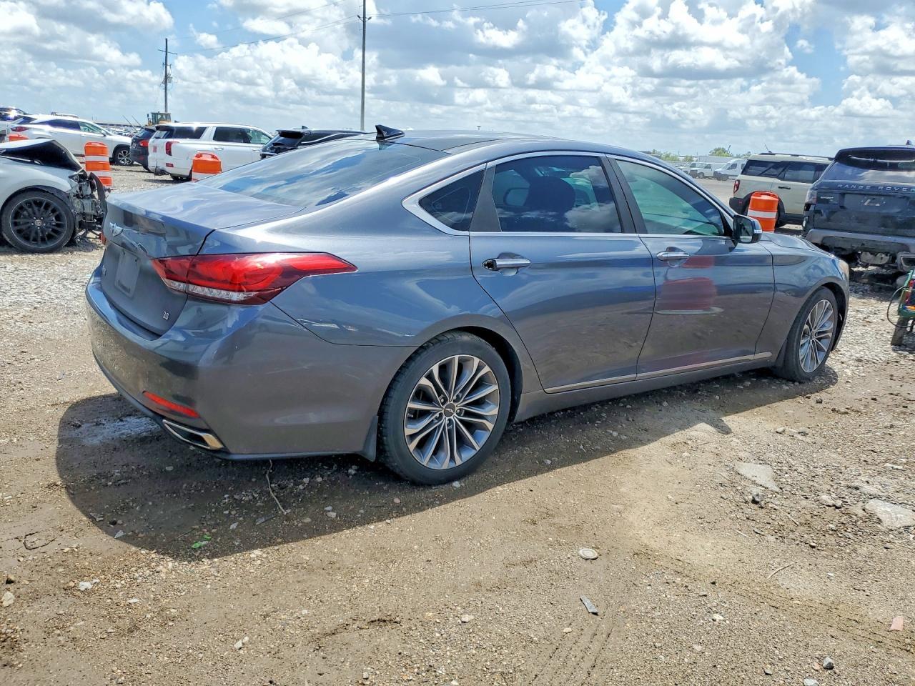 2016 Hyundai Genesis 3.8L - Фото 3