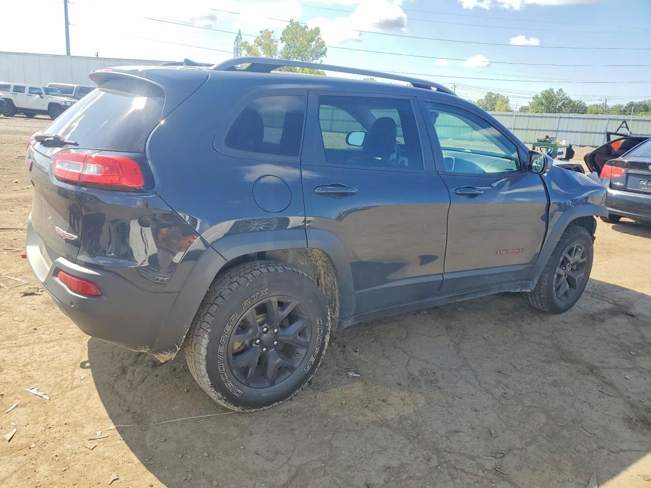 2016 Jeep Cherokee Trailhawk - Image 3