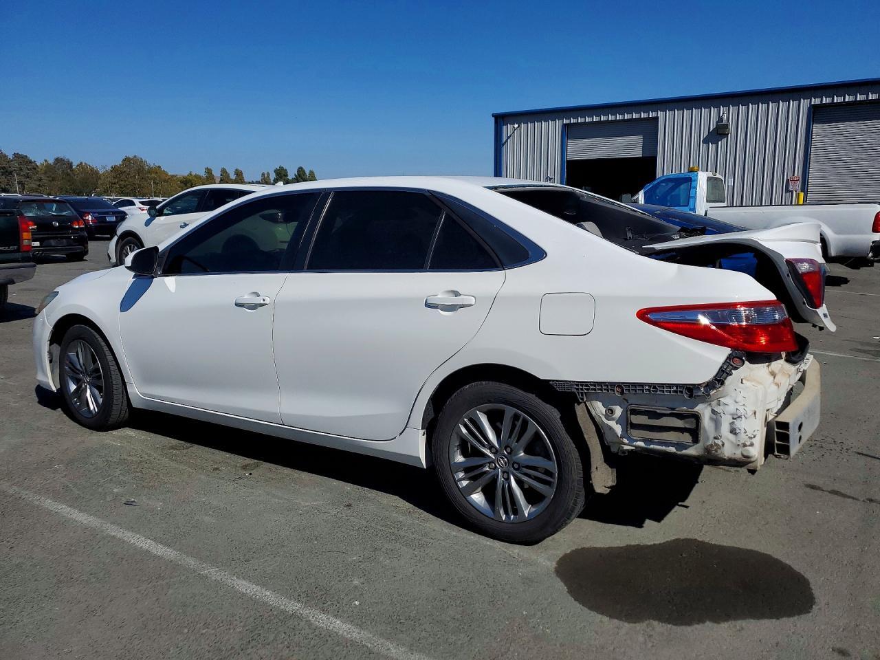 2015 Toyota Camry Se - Фото 2